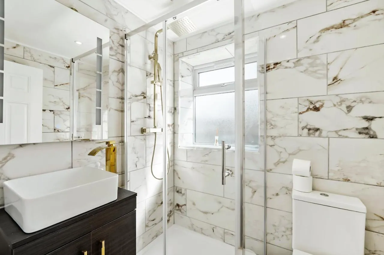 Designer House In Bristol - Hot Tub - Sleeps 10 Apartment