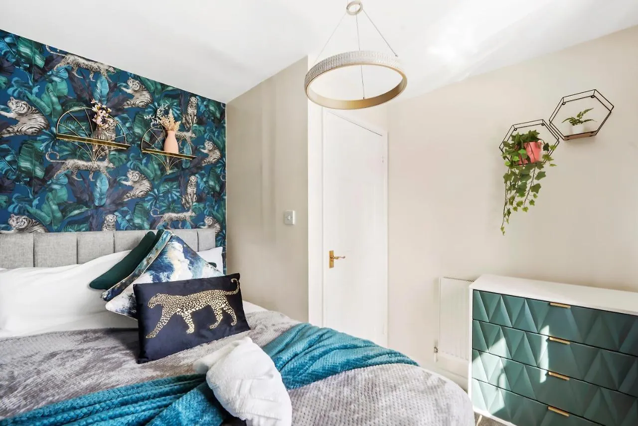 Designer House In Bristol - Hot Tub - Sleeps 10 Apartment