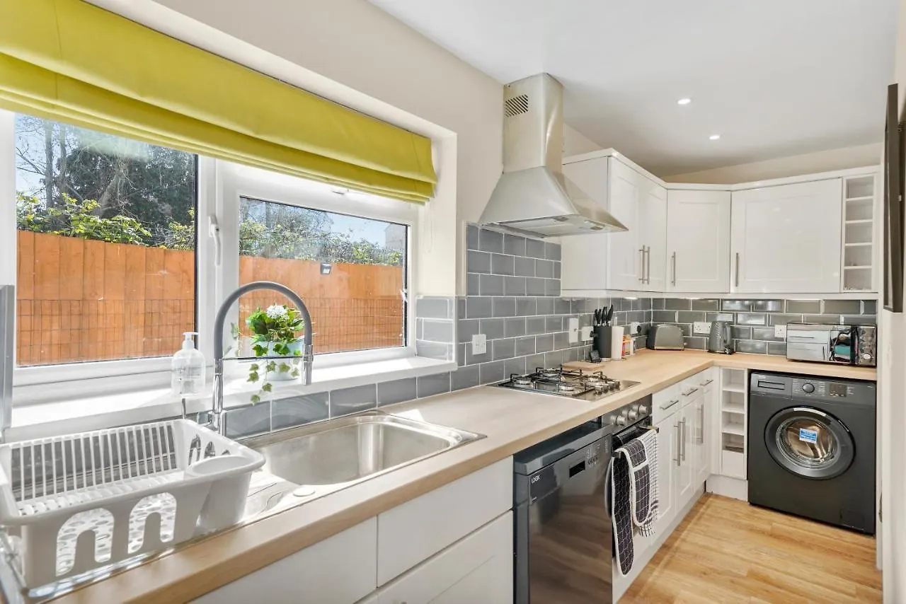Designer House In Bristol - Hot Tub - Sleeps 10 Apartment