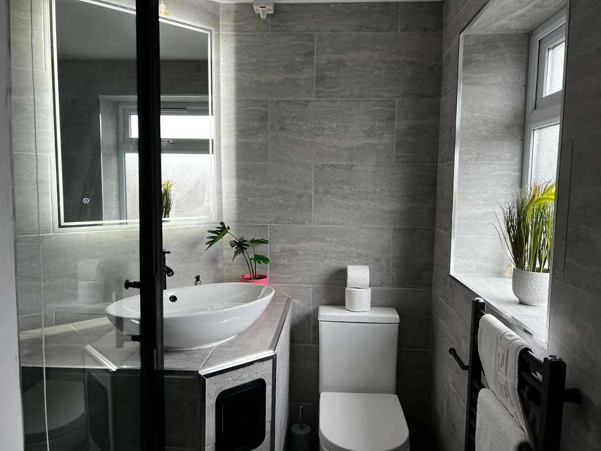 Designer House In Bristol - Hot Tub - Sleeps 10 Apartment